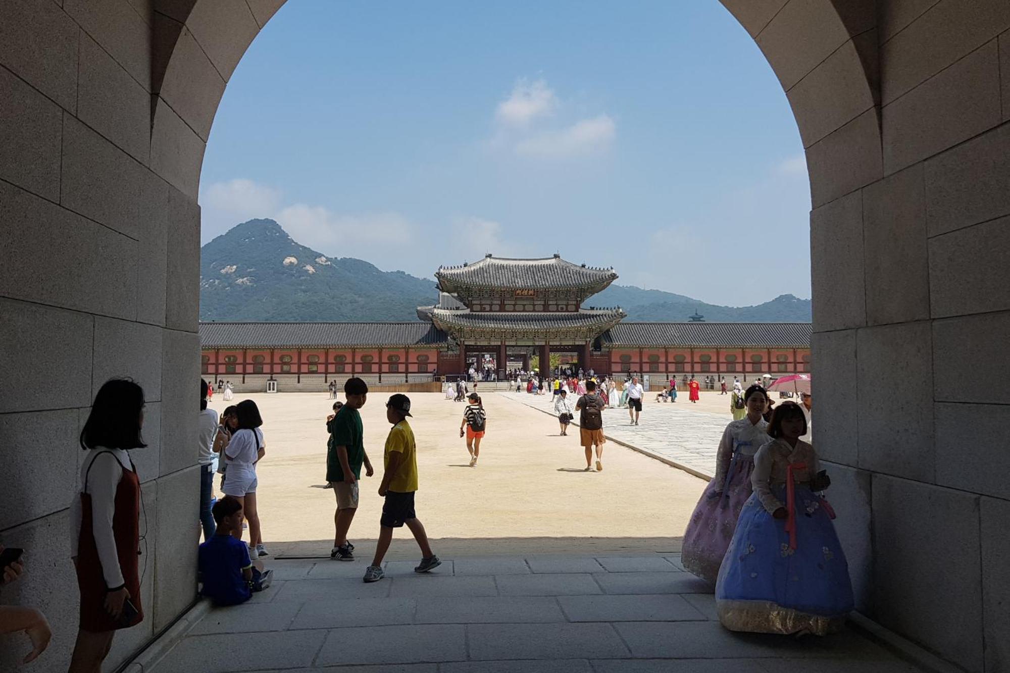 Hello Seochon - Gyeongbokgung Station * 首爾